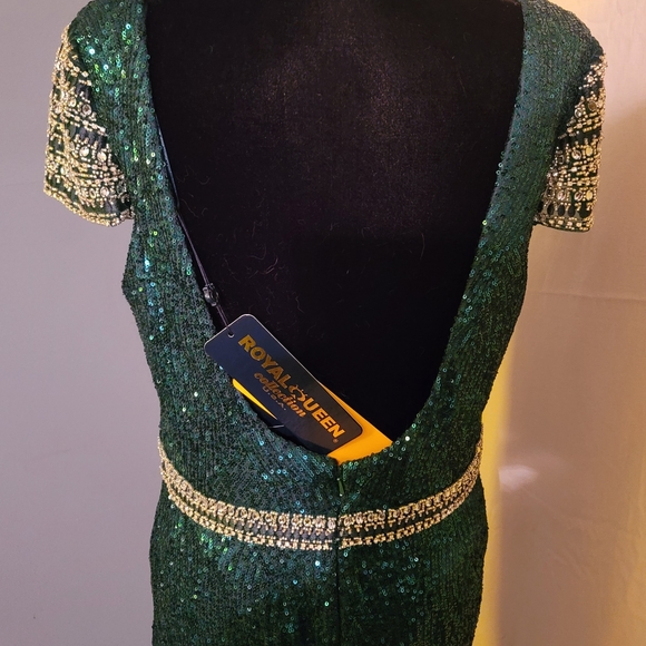 Sequined and beaded formal gown - Picture 8 of 8